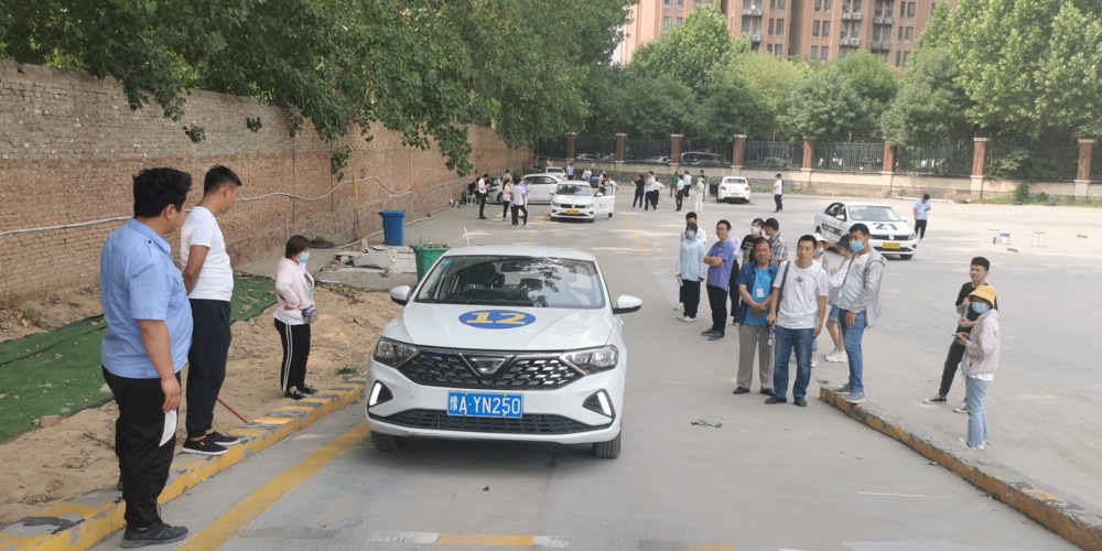 怎样评价驾校教练：专业素养与教学能力的主要性